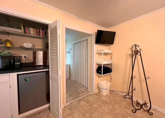 Private Guest 5 Min And Less From Famu, Fsu, Downtown- Thedollhouse *