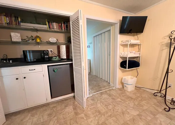 Private Guest 5 Min And Less From Famu, Fsu, Downtown- Thedollhouse Tallahassee