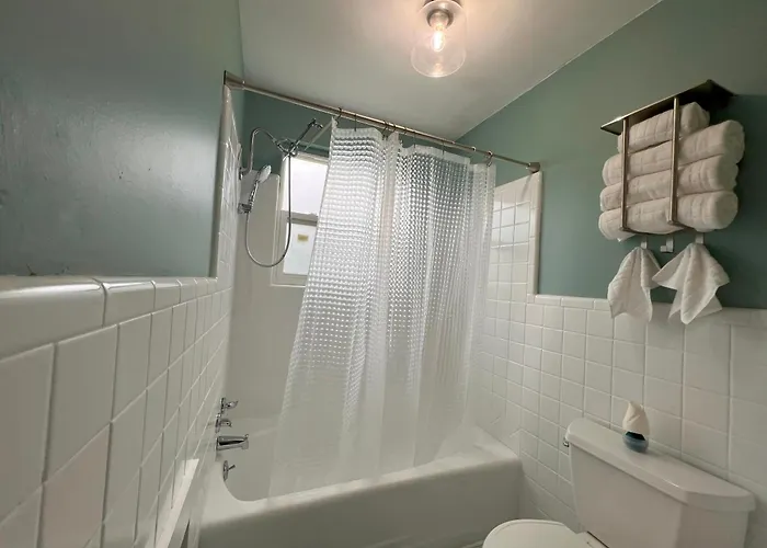 Habitación en casa particular Private Guest 5 Min And Less From Famu, Fsu, Downtown- Thedollhouse *