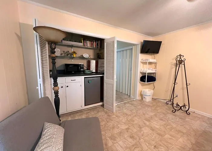Habitación en casa particular Private Guest 5 Min And Less From Famu, Fsu, Downtown- Thedollhouse *
