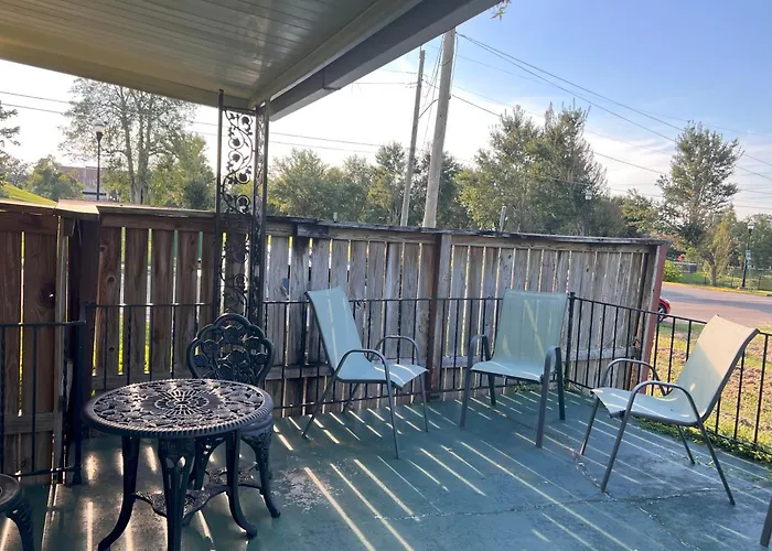 Private Guest 5 Min And Less From Famu, Fsu, Downtown- Thedollhouse Habitación en casa particular Tallahassee
