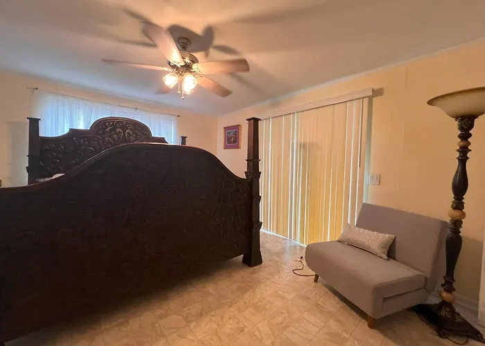 Private Guest 5 Min And Less From Famu, Fsu, Downtown- Thedollhouse Habitación en casa particular Tallahassee