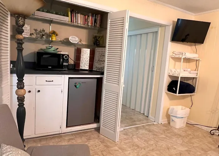 Habitación en casa particular Private Guest 5 Min And Less From Famu, Fsu, Downtown- Thedollhouse Tallahassee