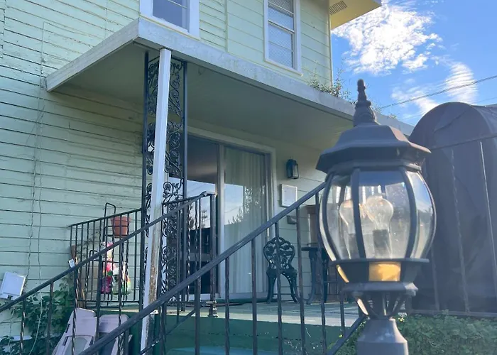 Private Guest 5 Min And Less From Famu, Fsu, Downtown- Thedollhouse Habitación en casa particular