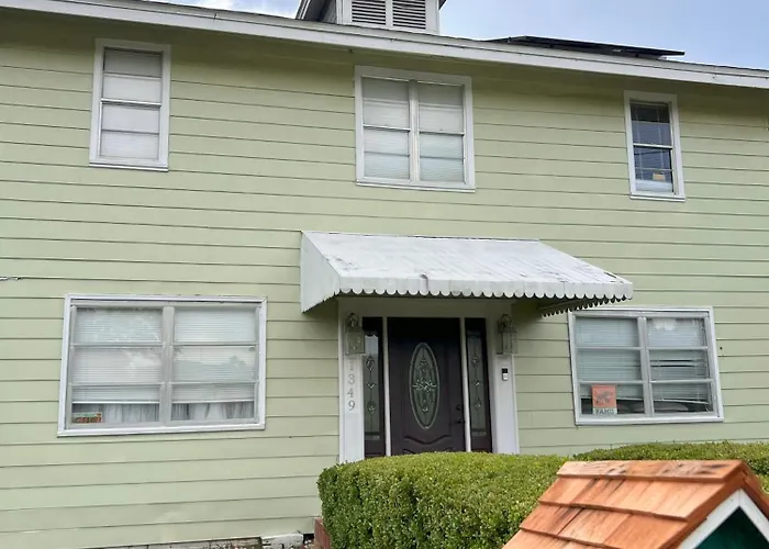 Private Guest 5 Min And Less From Famu, Fsu, Downtown- Thedollhouse Habitación en casa particular *
